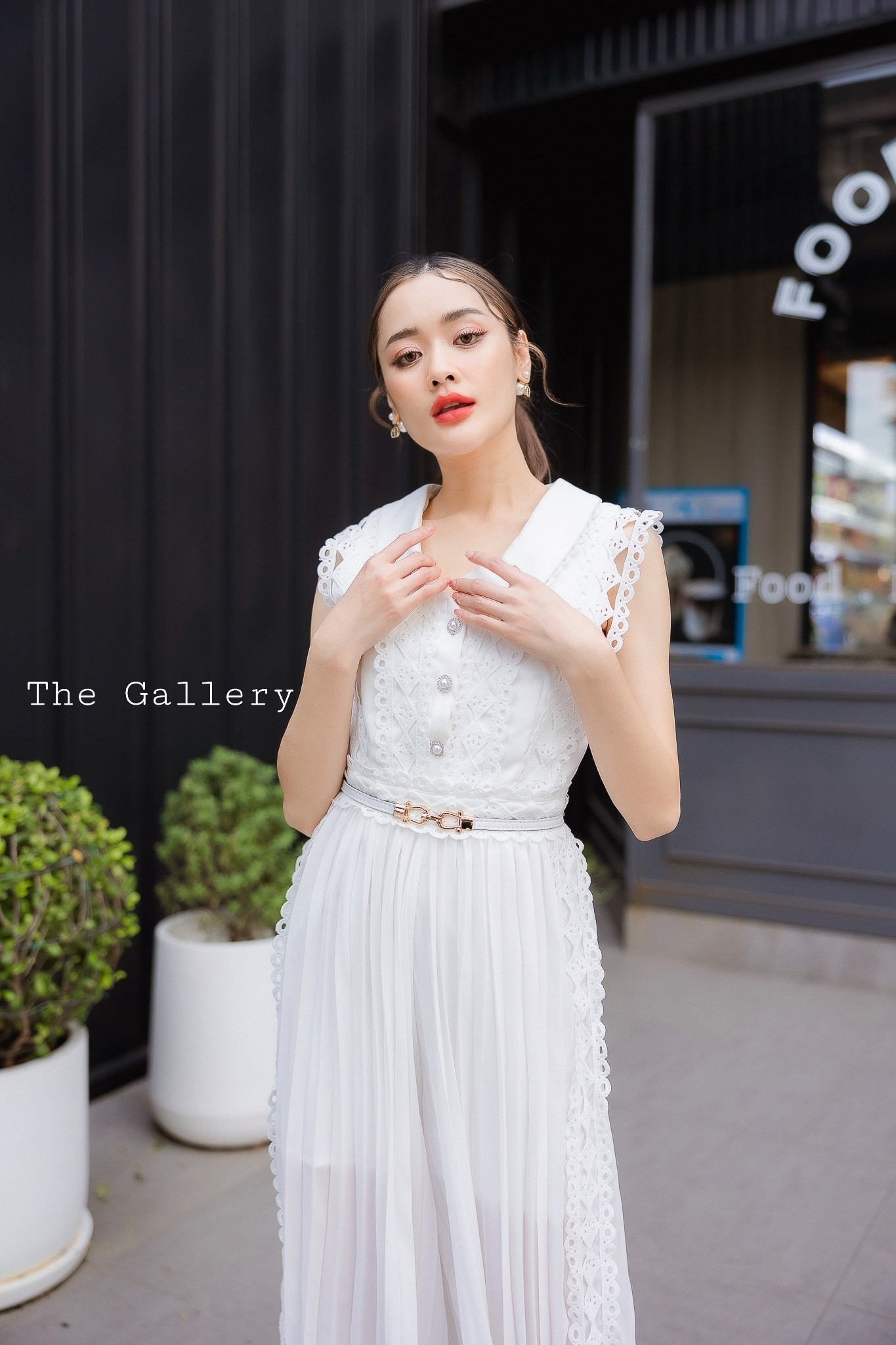 จั้มสูทขายาวอัดพลีตตัดต่อลูกไม้หรูหรามากก มาพร้อมเข็ดขัดในตัว สวยครบจบในชุดเดียว ราคาสุดคุ้มมากเวอรรรร์ จะทำงาน/ใส่ไปออกงาน