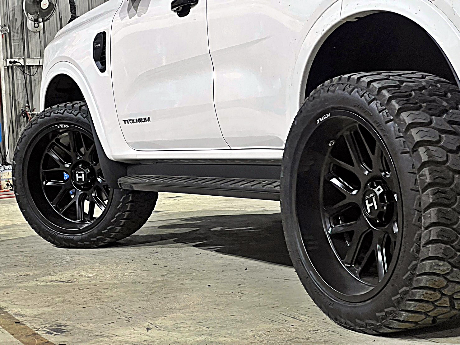 FORD EVEREST NEXTGEN ล้อแท้ HOSTILE H120 ขอบ22 ที่ STEP9