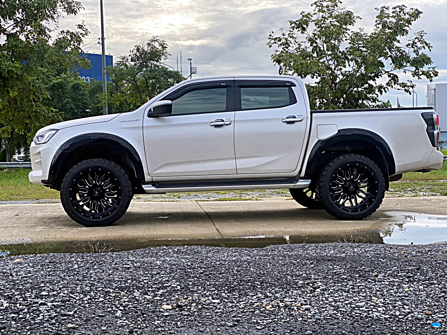 D-MAX ทรงเมกา มาไกลจากปราจีนบุรี