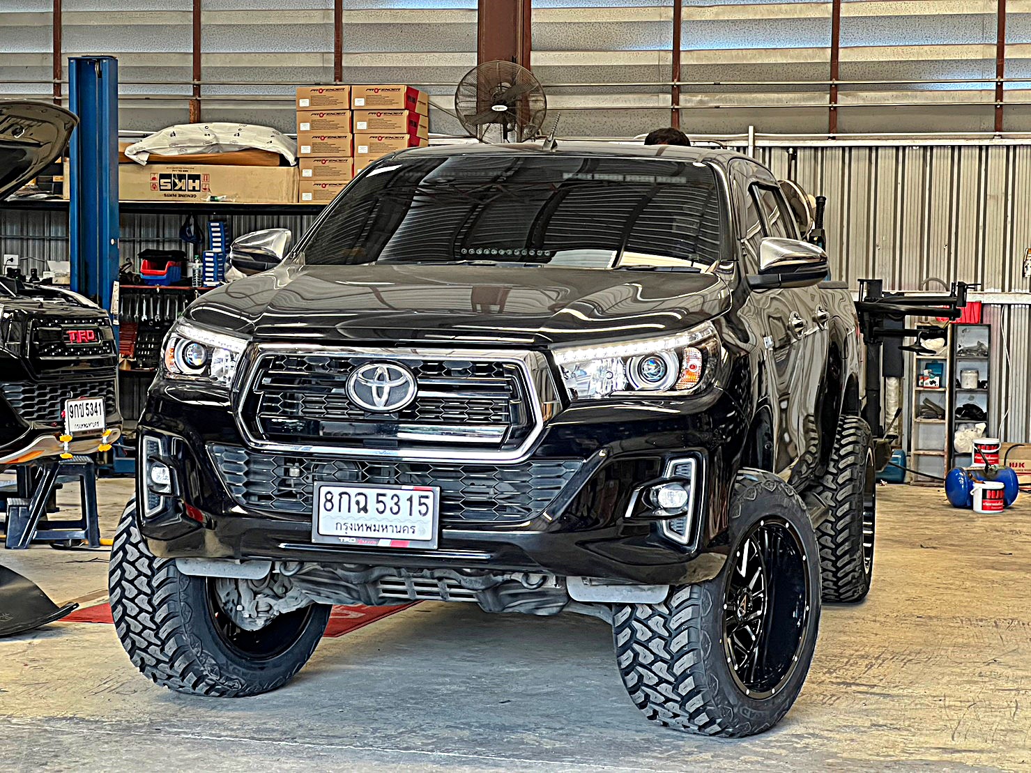 TOYOTA REVO ทรงเมกา จัดชุดโปรโมชั่นปีใหม่ ลดราคา