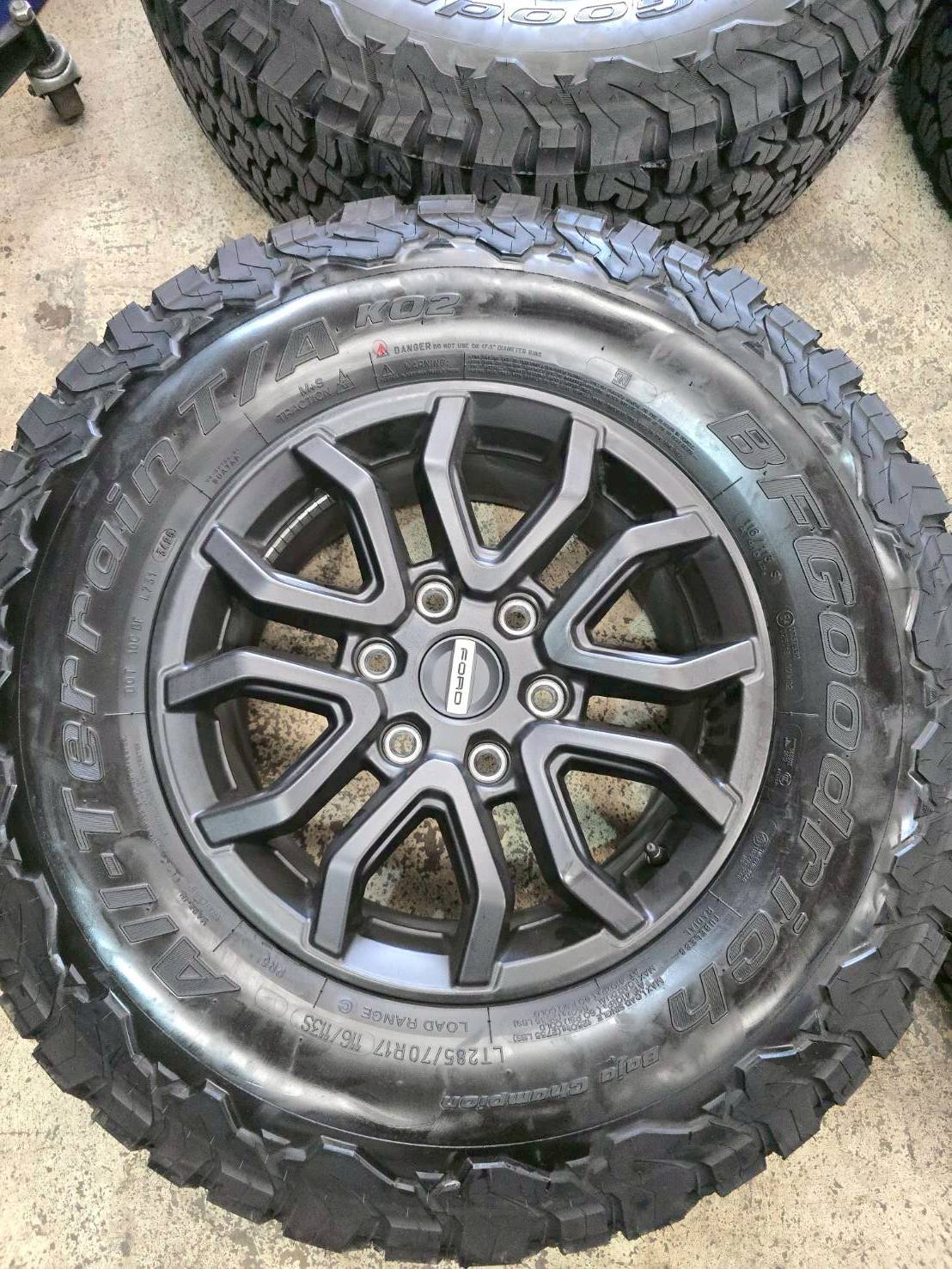 ด่วน!! ล้อเดิมRaptor ป้ายแดง ยางBF KO2 285/70R17