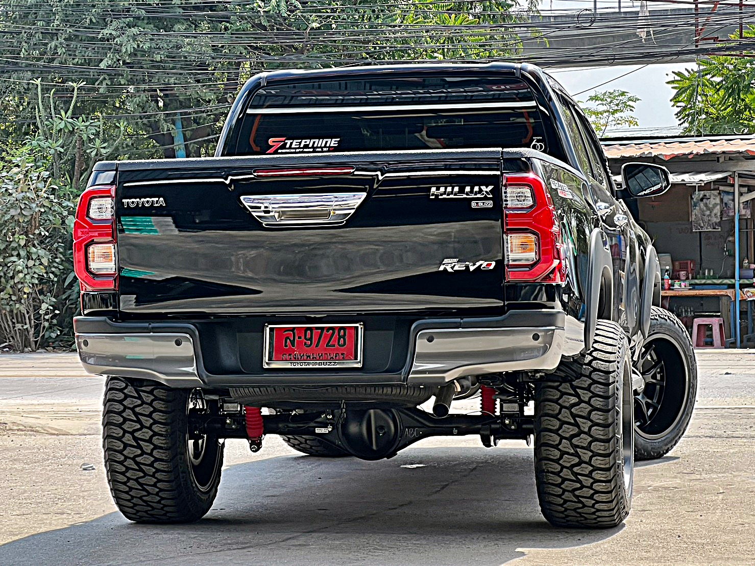 TOYOTA REVO แต่งทรงเมกาที่ STEP9