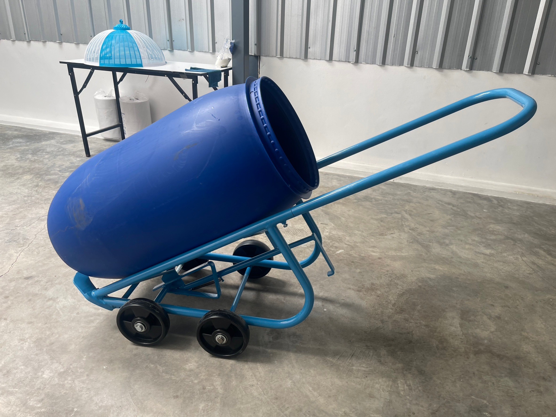 รถเข็นอเนกประสงค์ถังเคมี 200ลิตร พร้อมเท่ลงได้ในตัว 4 ล้อ DF20