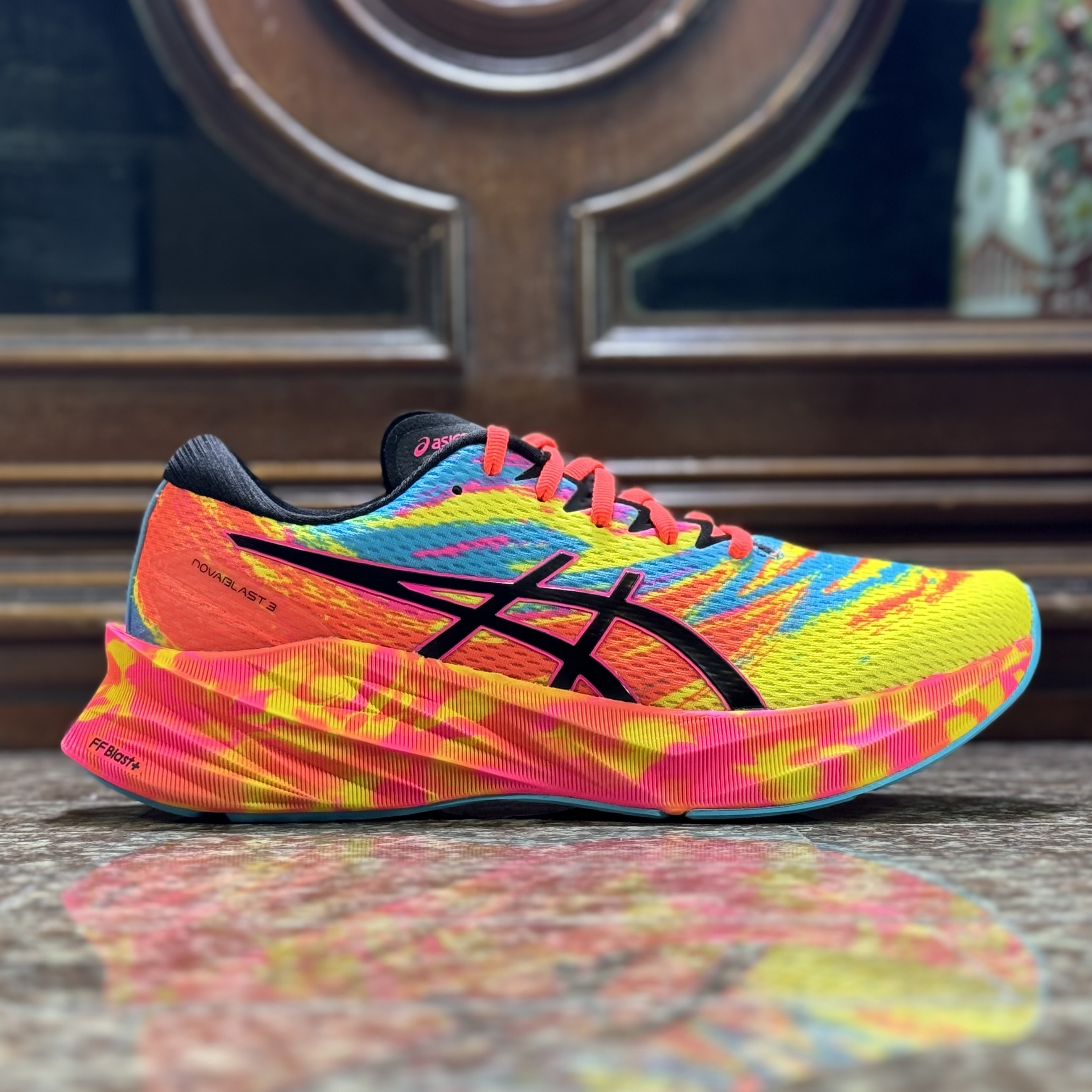 รองเท้าวิ่ง ASICS NovaBlast 3 ‘Multi’ (W8US)