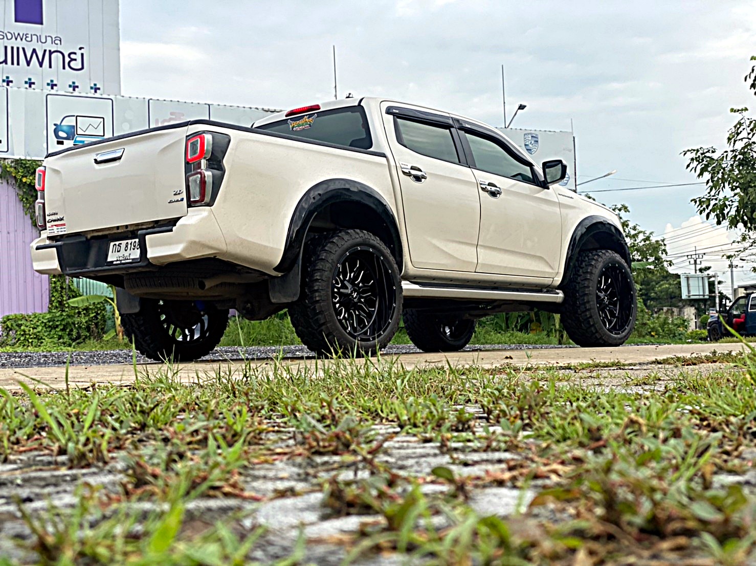 D-MAX ทรงเมกา มาไกลจากปราจีนบุรี