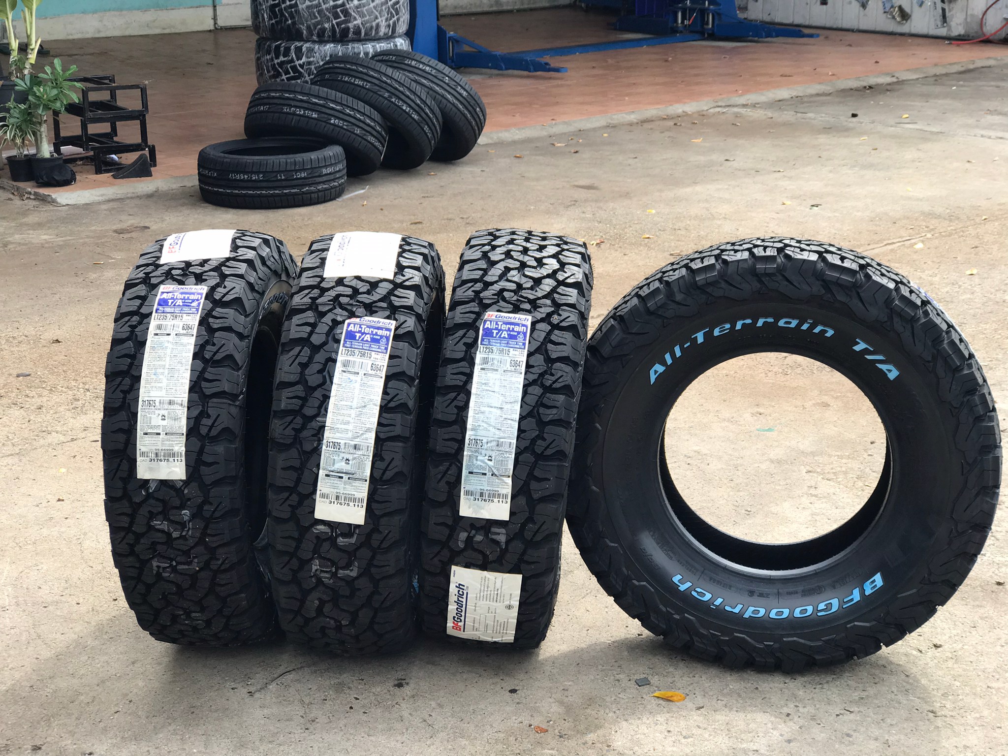 BF GOODRICH KO2 235/75-15 USA ถุกที่สุด