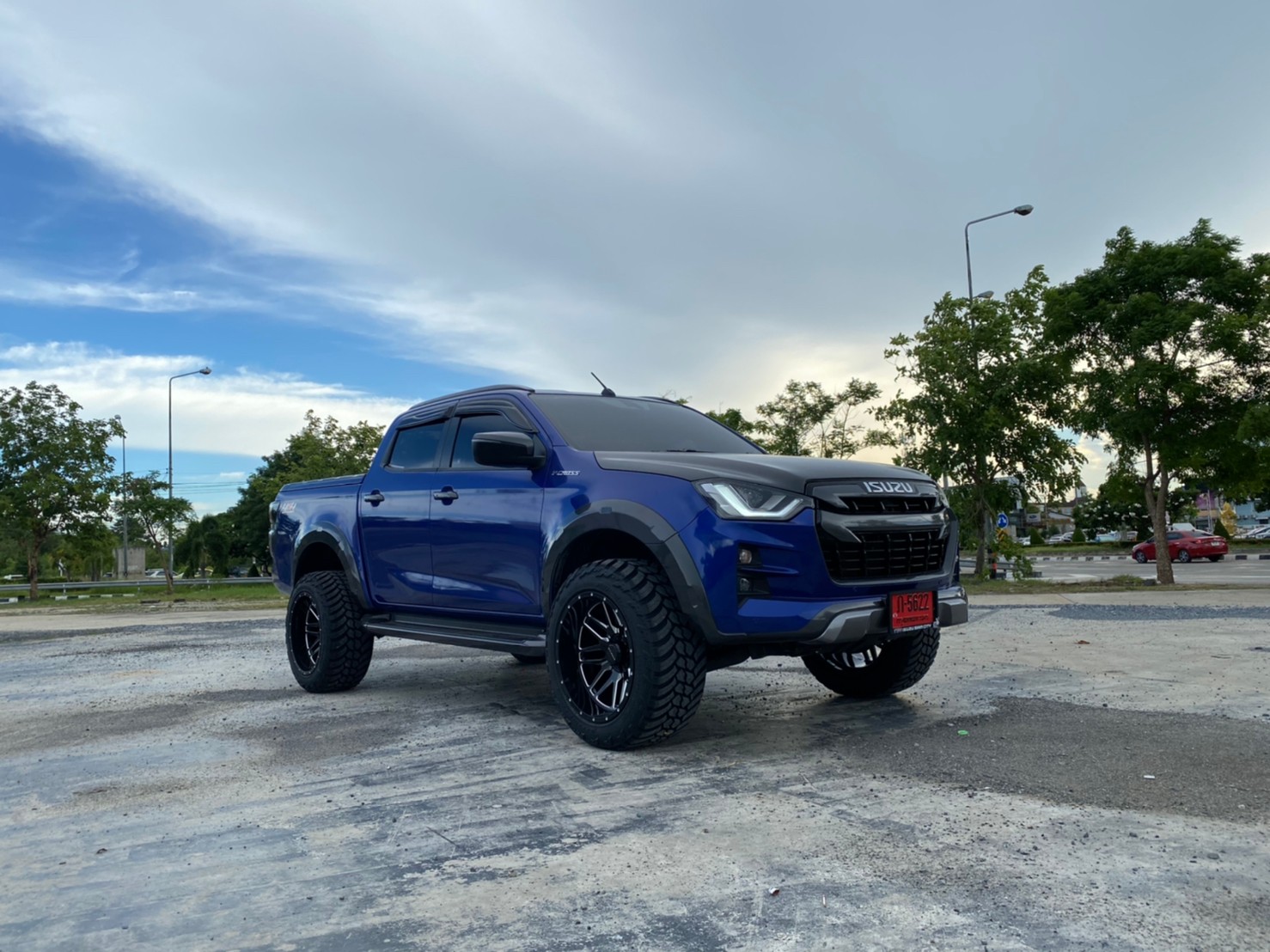 D-MAX ทรงเมกา จัดชุดหล่อที่ STEP9