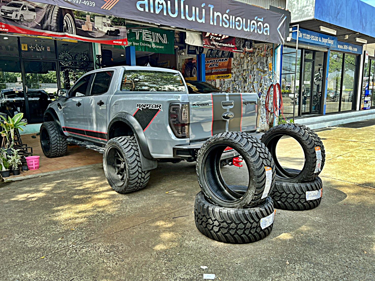 FORD RAPTOR ทรงเมกา่ ล้อ HOSTILE H113