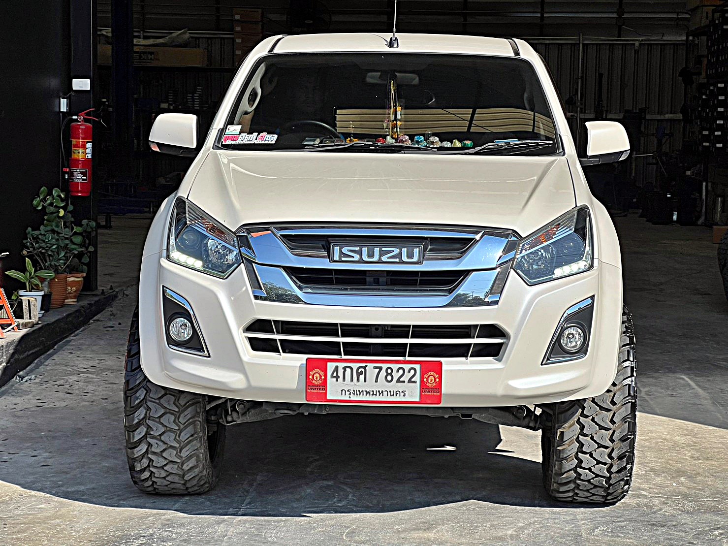 D-MAX แต่งทรงเมกาที่ STEP9