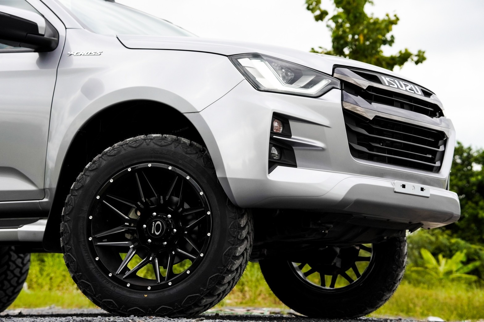 D-MAX ทรงเมกา จัดเต็ม