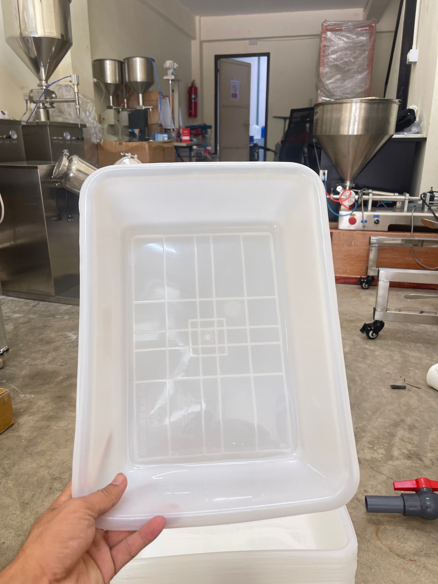 🌈ถาดตะกร้าพลาสติกทึบสีขาวทรงสี่เหลี่ยม ตะกร้าเก็บของ เนื้อ PP PE แข็งแรงทนทาน Plastic tray