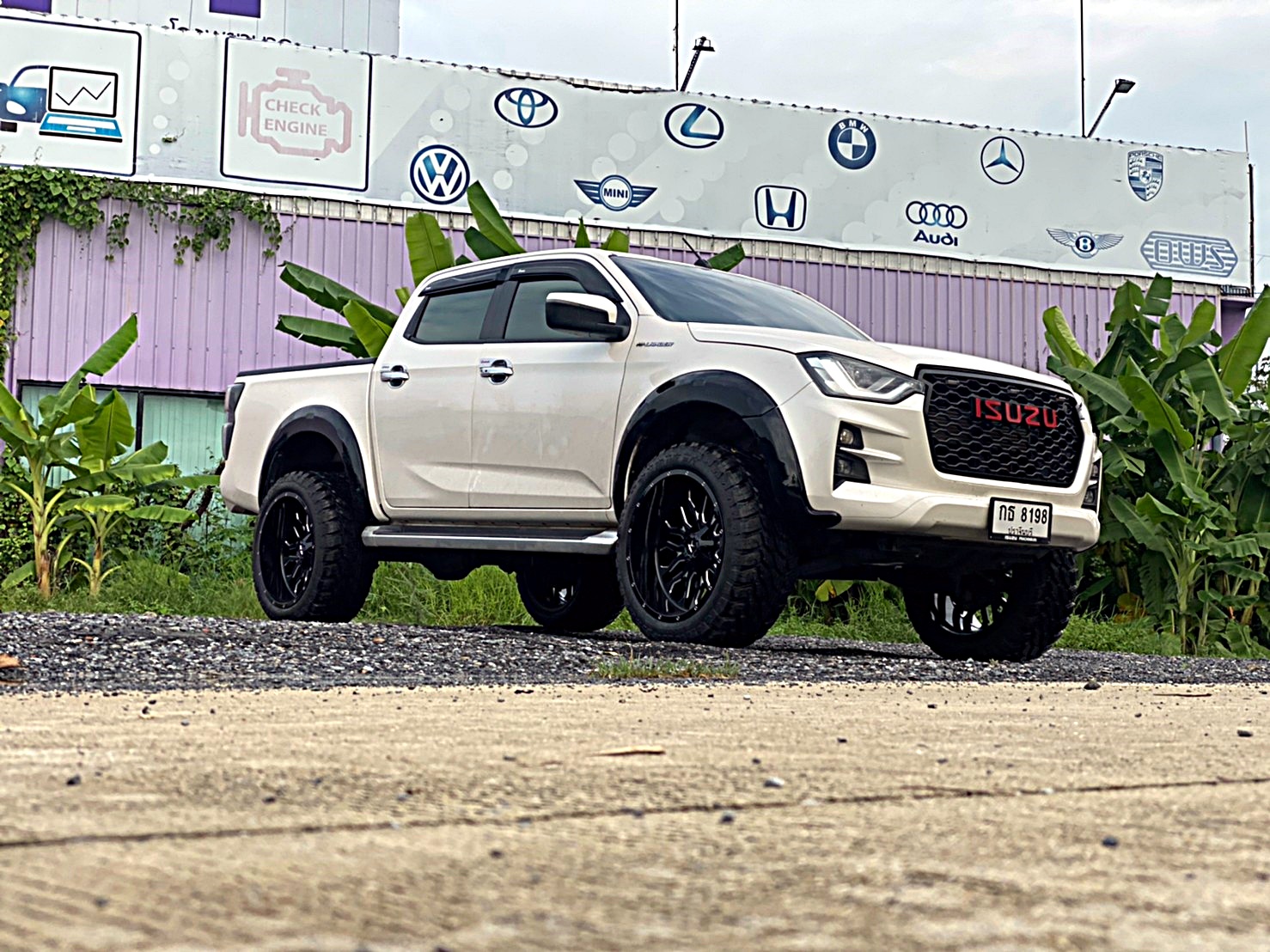 D-MAX ทรงเมกา มาไกลจากปราจีนบุรี