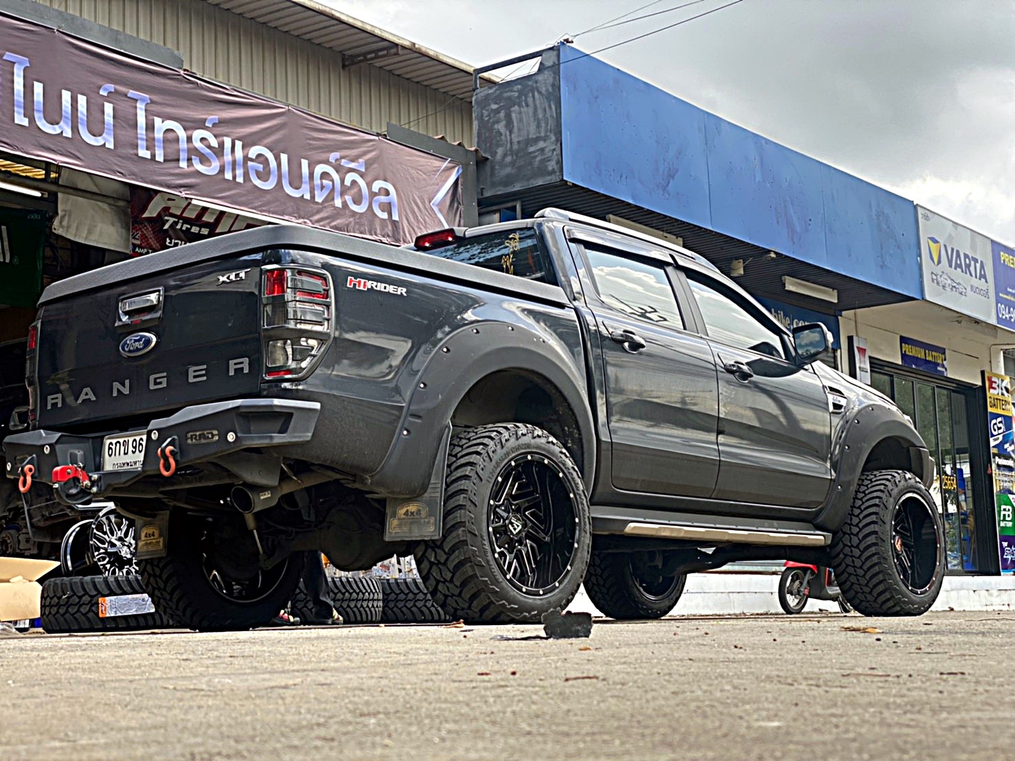 FORD RANGER ล้อ ยาง ทรงเมกา ที่ STEP9