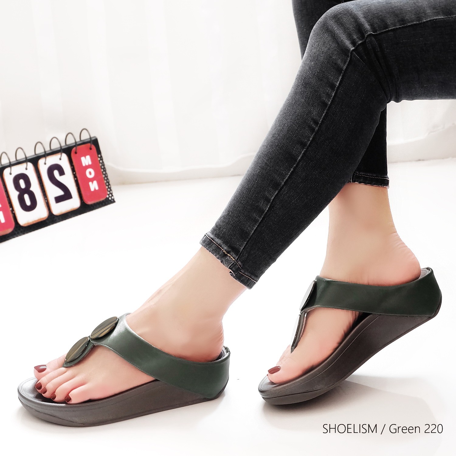 รองเท้าหูคีบแต่งหินอ่อน