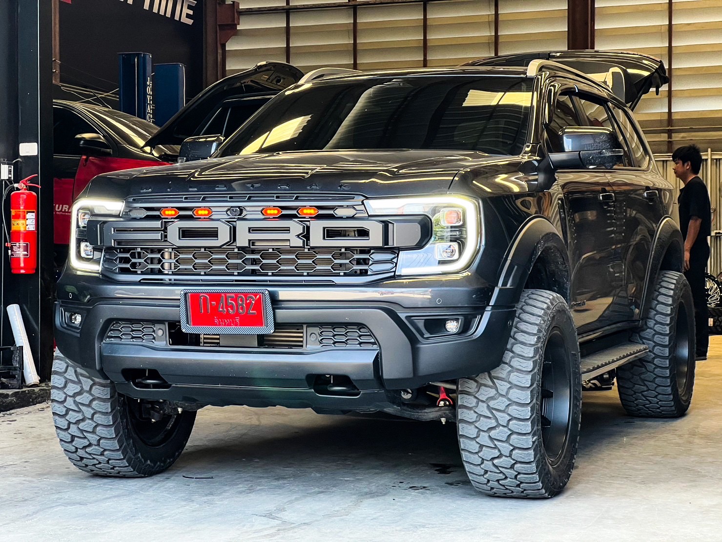 FORD EVEREST NEXTGEN FCจากระยอง แต่งทรงเมกาที่ STEP9