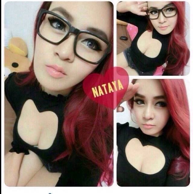 เสื้อ เว้าอกตรงกลางเปนรูปหัวใจ