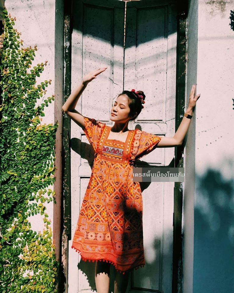 เดรสพื้นเมืองโทนส้ม