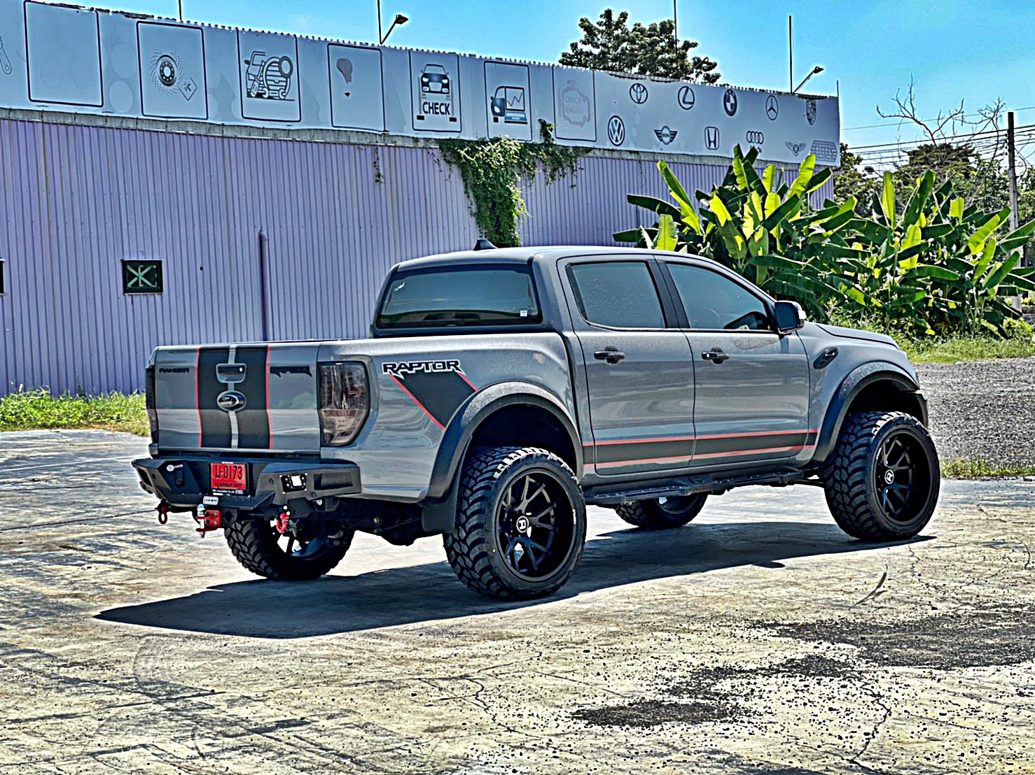 FORD RAPTOR ทรงเมกา่ ล้อ HOSTILE H113