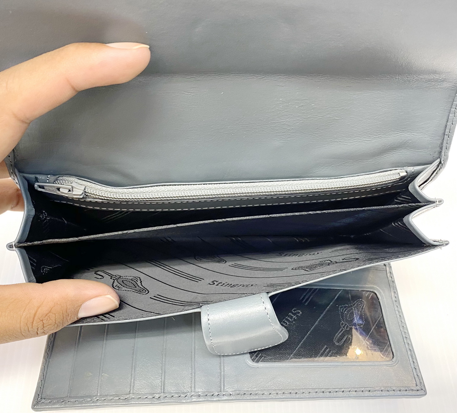 กระเป๋าสตางค์หนังปลากระเบนแท้ 3พับยาว ปลากระเบนหนาม สีเทา