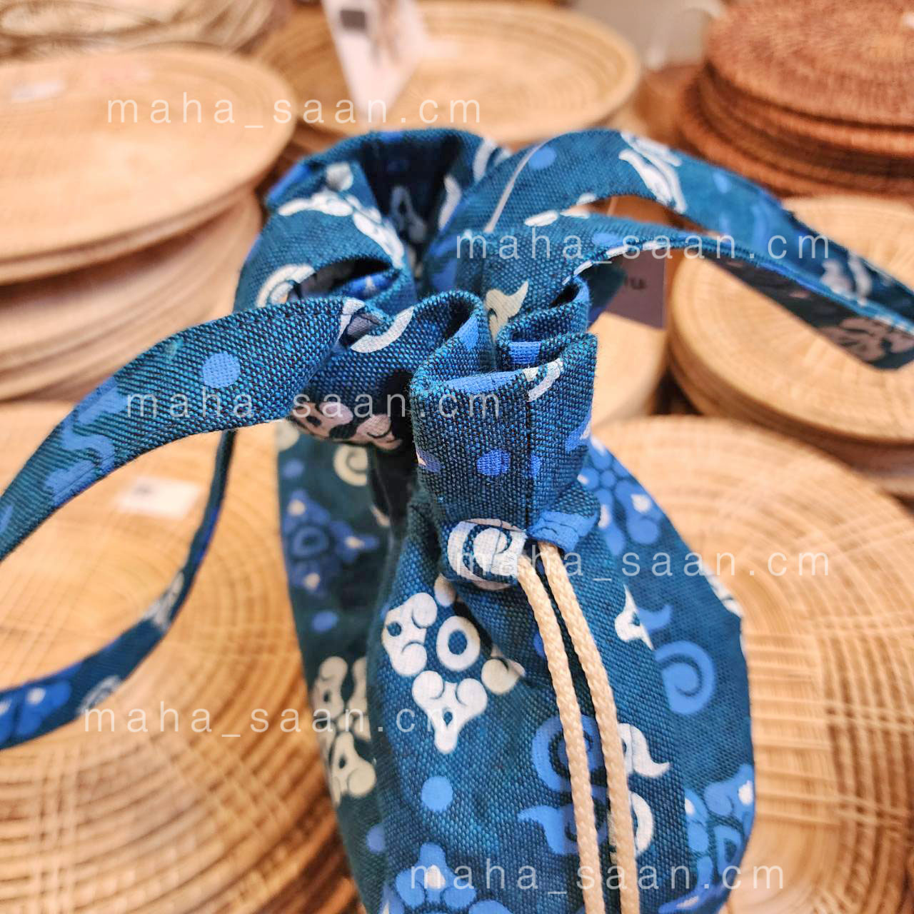 กระเป๋าผักตบชวาสาน ทรงจีบ หูหิ้ว คล้องแขน แต่งผ้า 💙