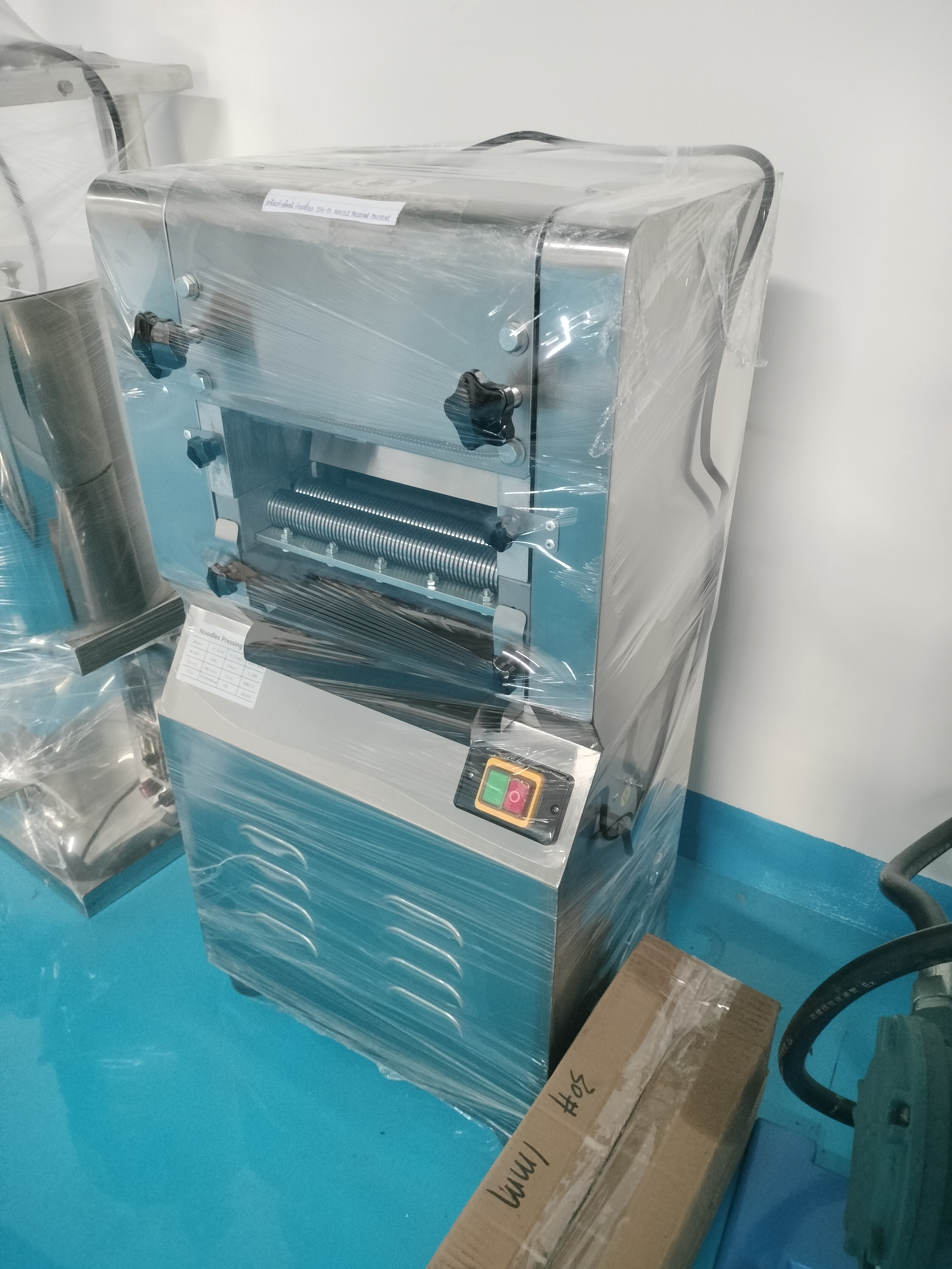 เครื่องทำเส้นหมี่ ก๋วยเตี๋ยว เครื่องทำรีดแผ่นแป้ง เครื่องสแตนเลส304 YSH-01 NOODLE PRESSING MACHINE