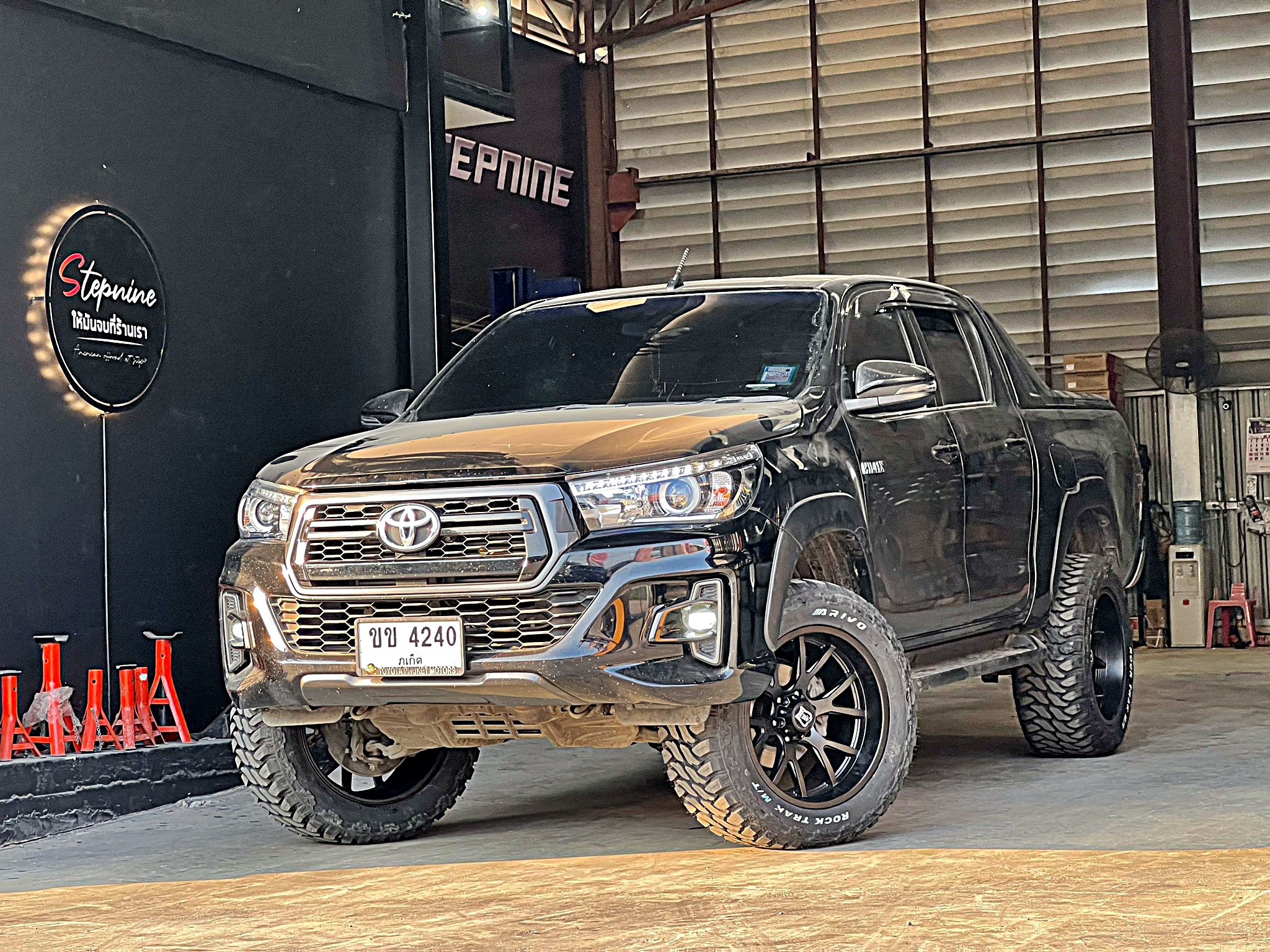 TOYOTA REVO ROCCO ทะเบียนภูเก็ต แต่งทรงเมกาที่ STEP9