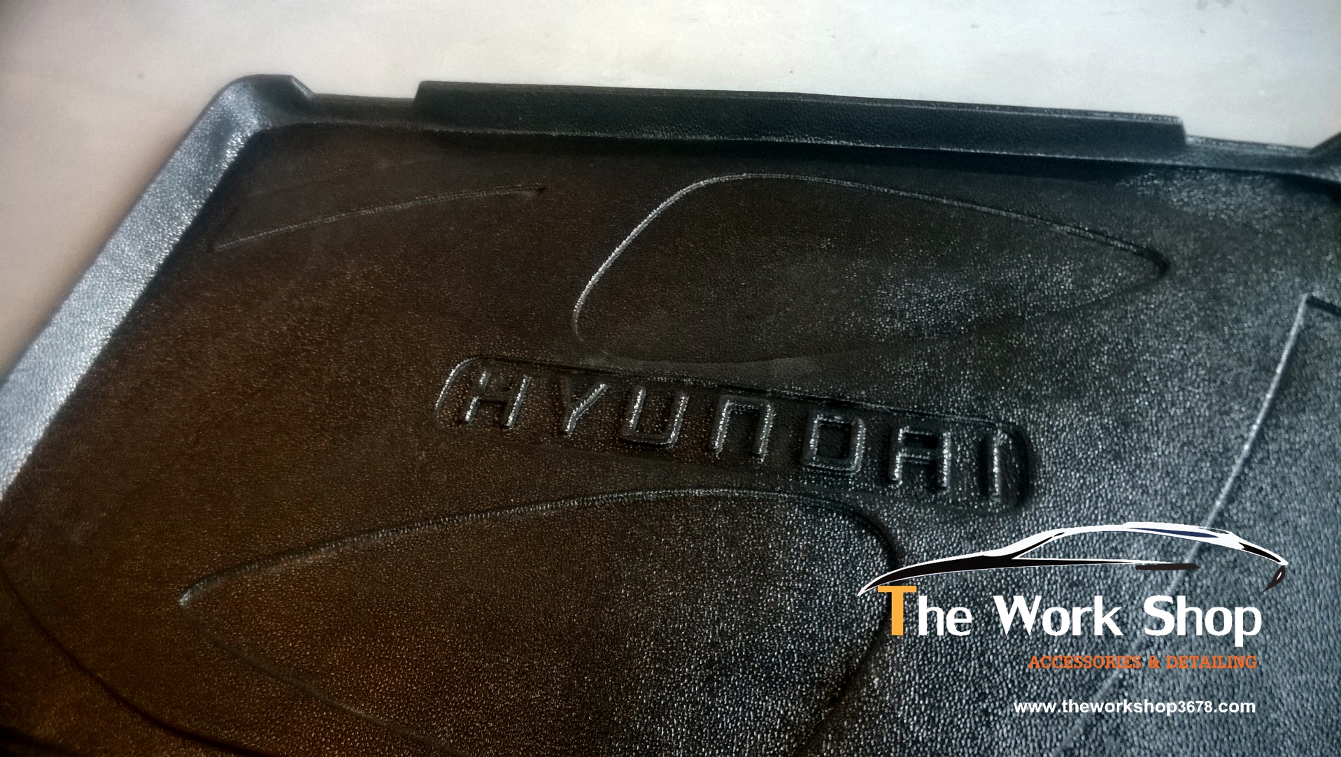 Luggage Tray for H-1 ( ถาดใส่ของท้ายรถ )