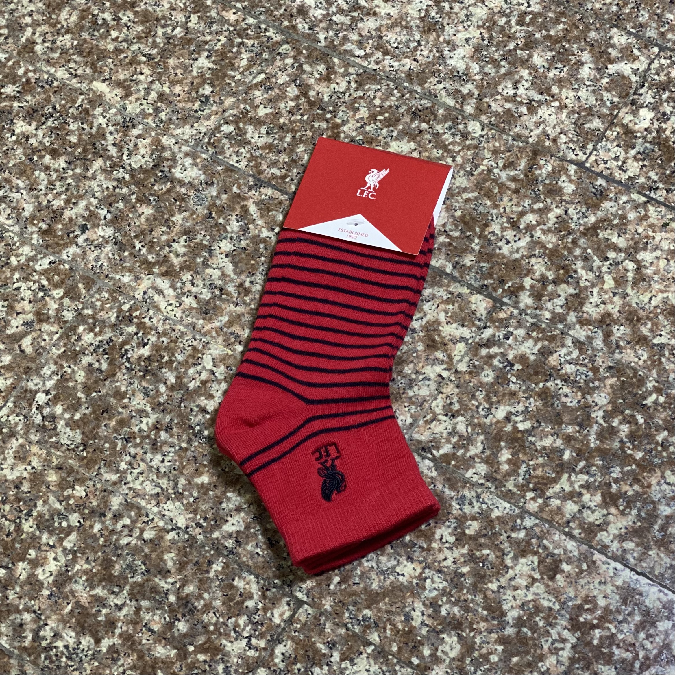 ถุงเท้า Liverpool FC Ankle Socks ‘Abstract Red’