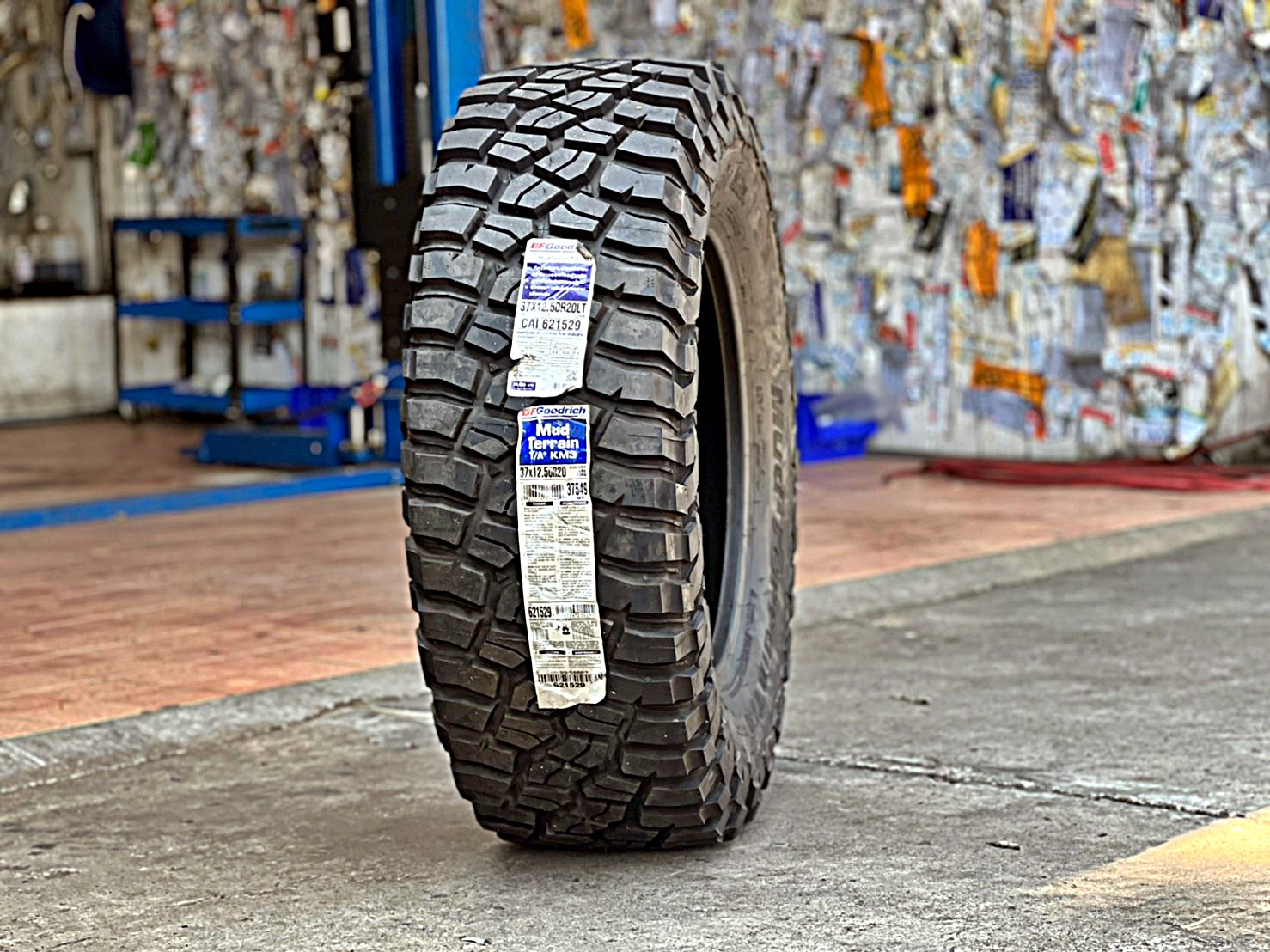 BF GOODRICH KM3 37X12.5R20 ที่ STEP9
