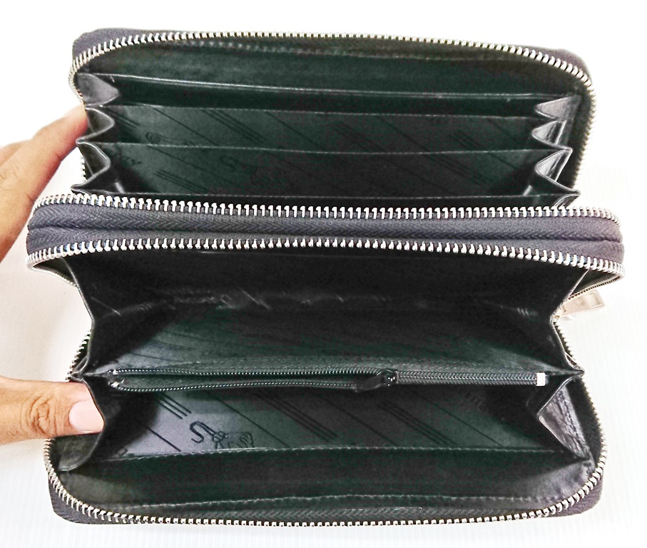 กระเป๋าสตางค์หนังปลากระเบนแท้ สีดำ ซิปรอบคู่