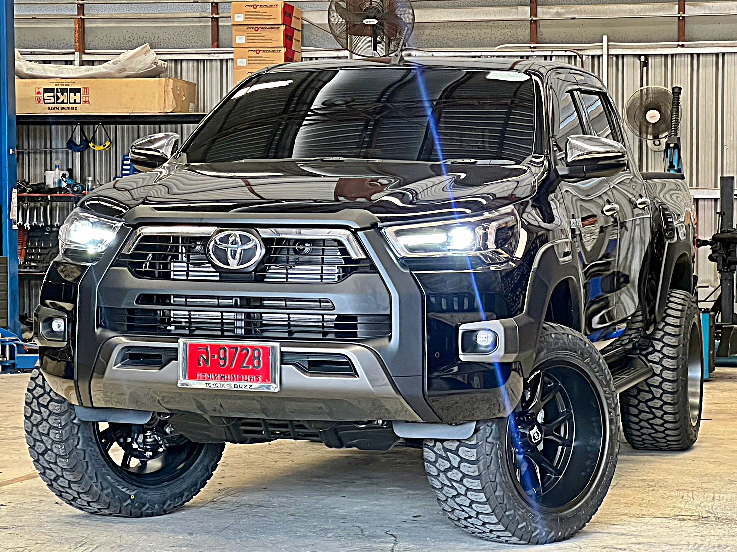 TOYOTA REVO แต่งทรงเมกาที่ STEP9