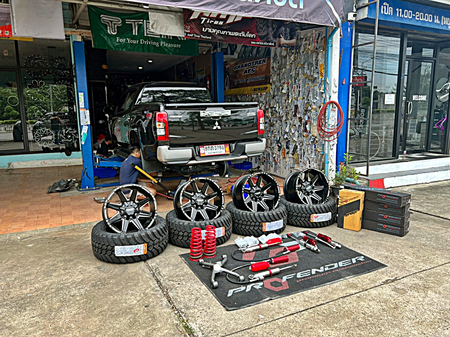 TRITON ทรงเมกา ที่ STEP9