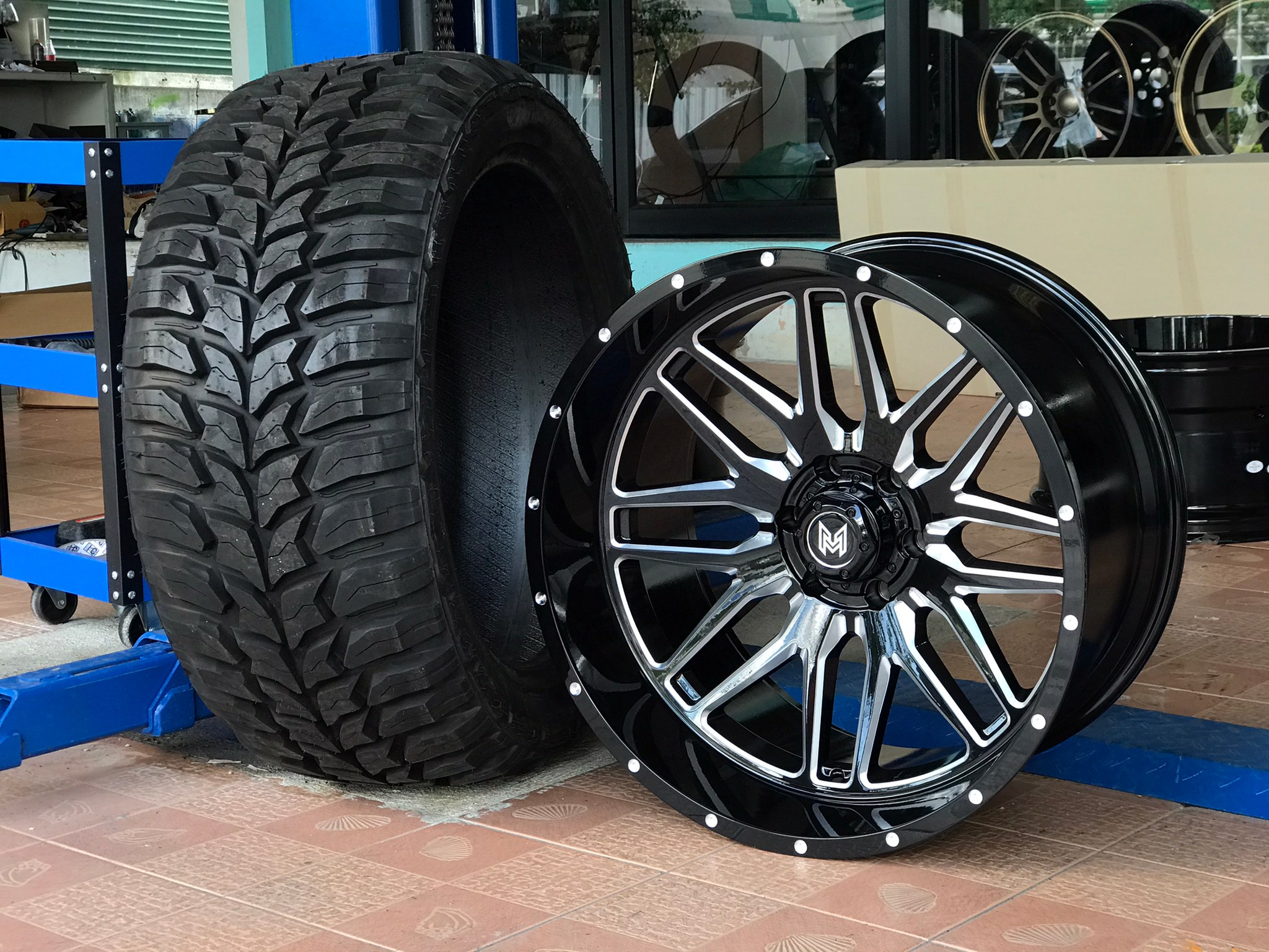 MAGNETIC 22x12 ET-44 CROSSWIND MT 33/12.5R22