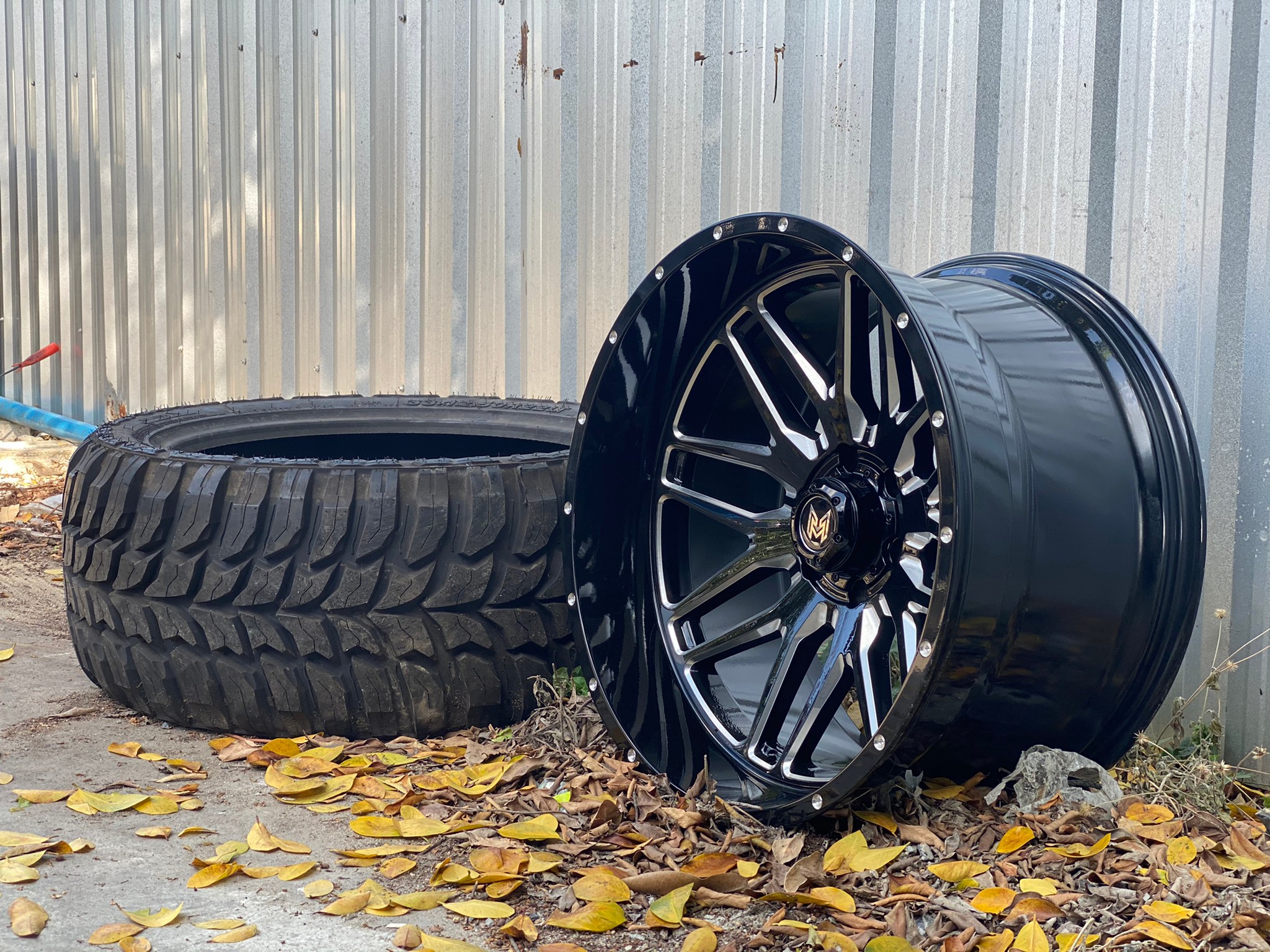 MAGNETIC 22x12 ET-44 CROSSWIND MT 33/12.5R22