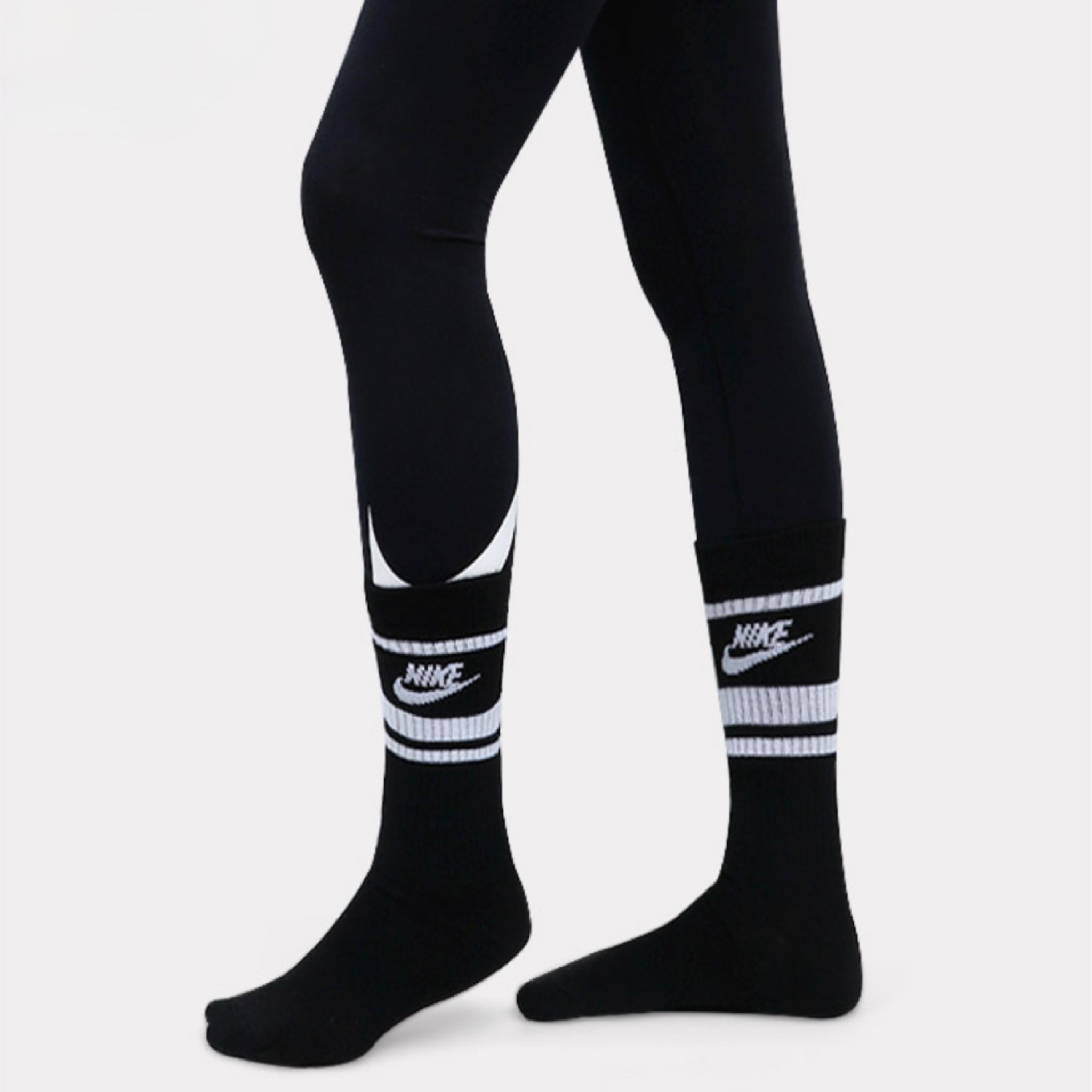 ถุงเท้า Nike Dri-Fit Swoosh Fly Crew Socks ‘BLACK’ (M,L)