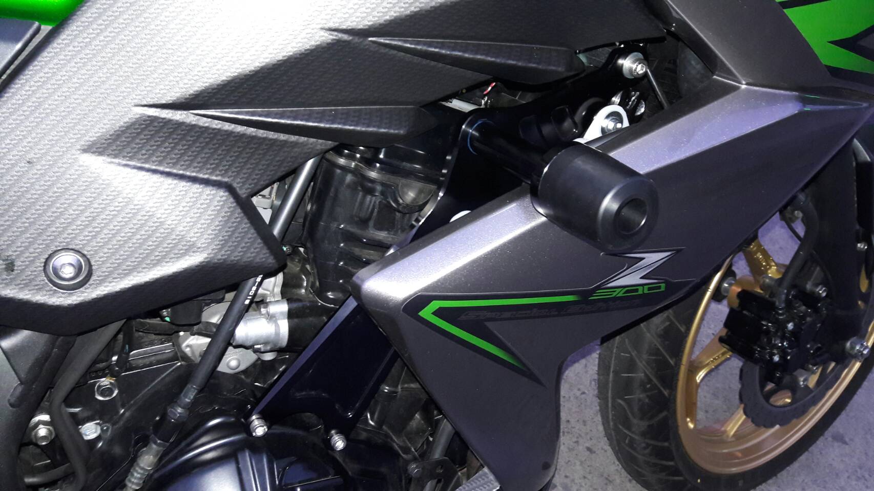 กันล้มข้าง Z250-300 แบร์นMothracing กันล้มผลิตจากอลูมิเนียมนำเข้า เกรด6061T651 และPOM ติดตั้งง่าย(65) สีดำ