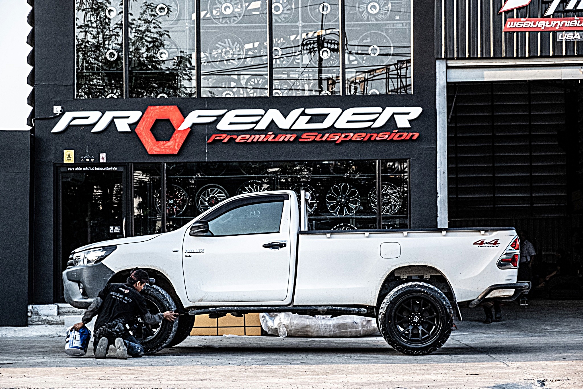 REVO หัวเดียว จองคิวจากแพร่ ทำทรงเมกาที่ STEP9