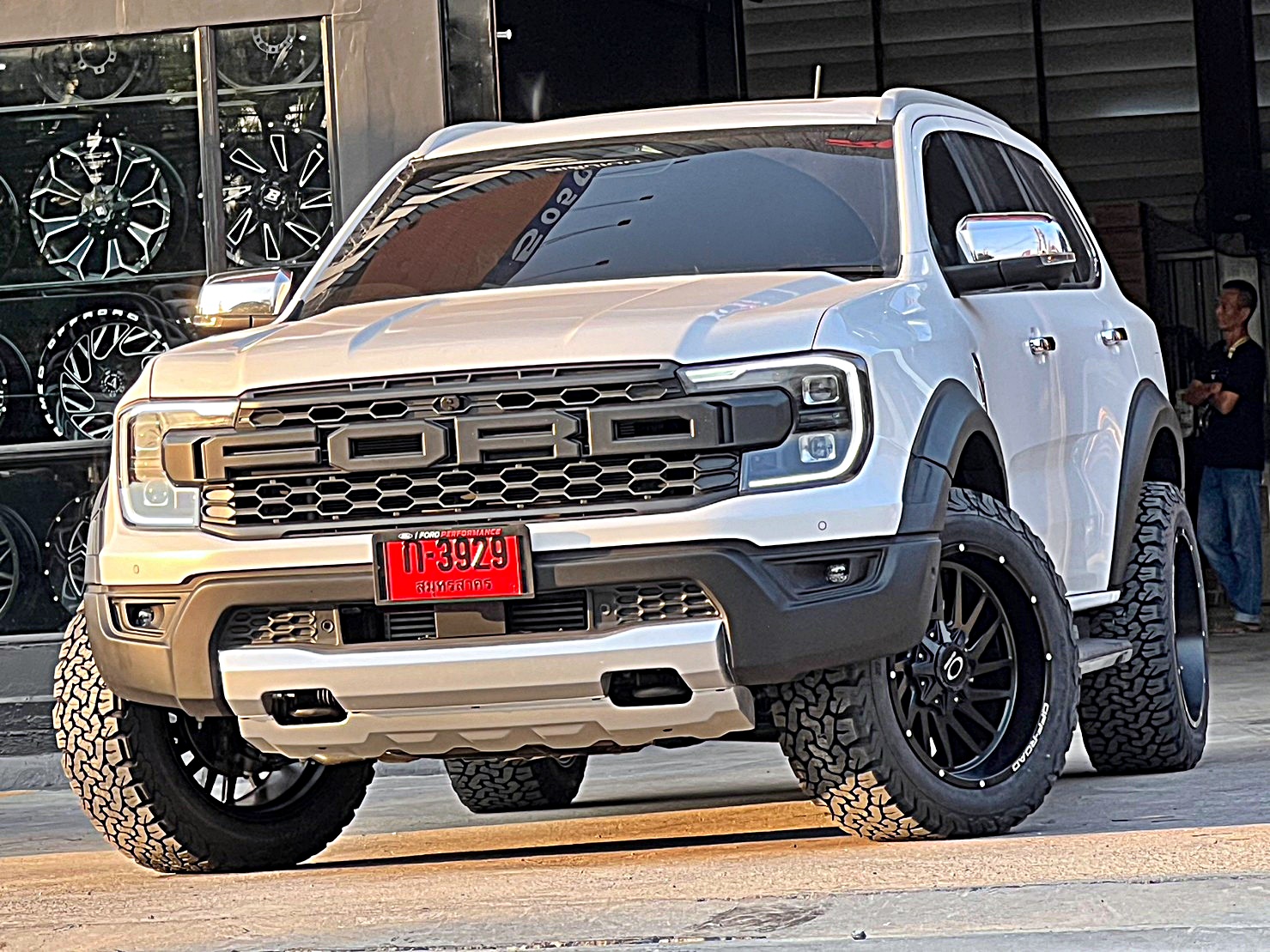 FORD EVEREST NEXTGEN แต่งวทรงเมกาที่ STEP9