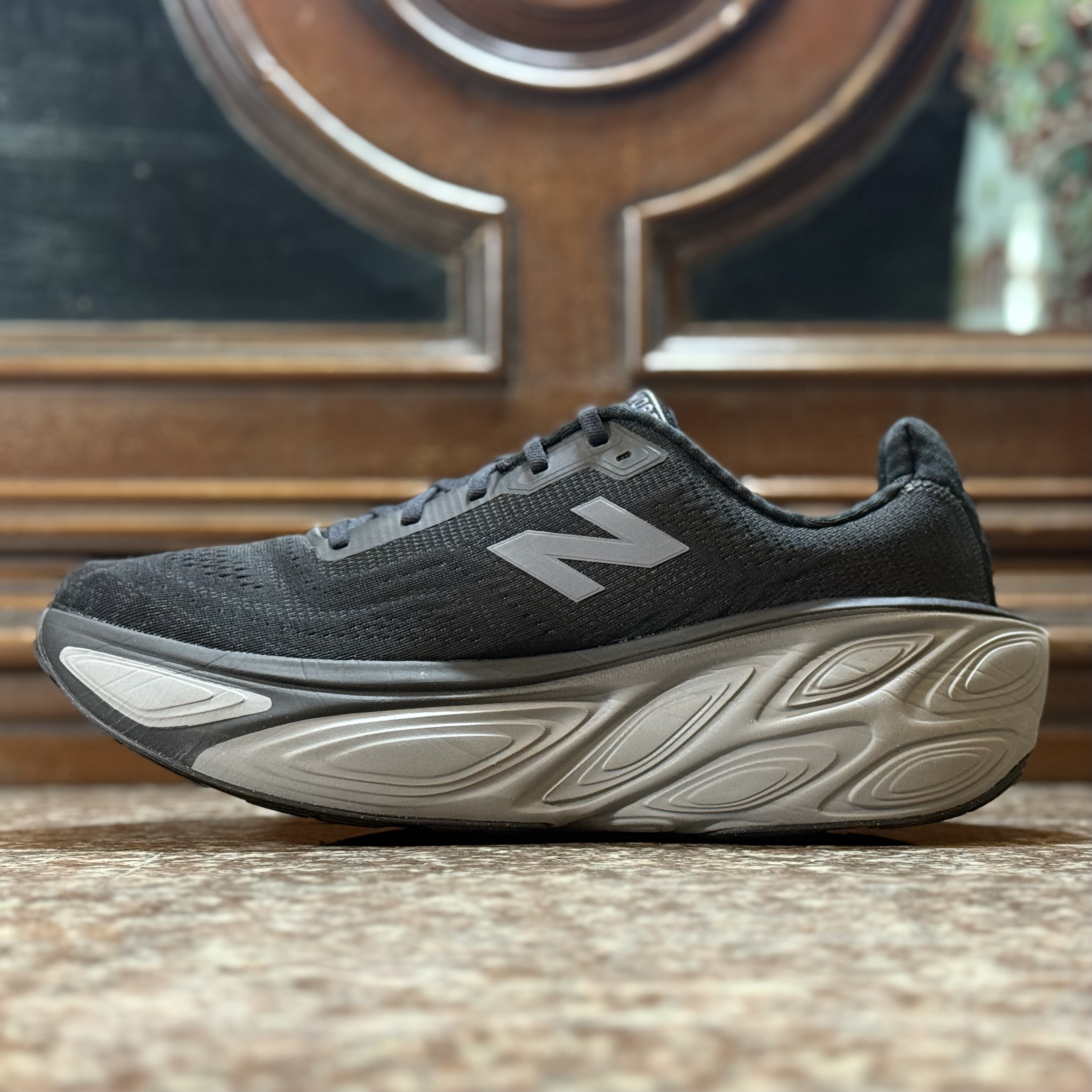 รองเท้าวิ่ง New Balance Fresh Foam X More V5 ‘BLACK’ #มือ2 (M12US)