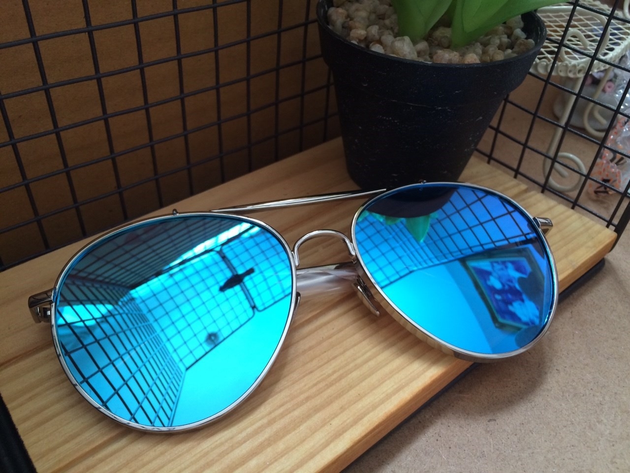 แว่นตาเลนส์ปรอทเงาวั๊บ