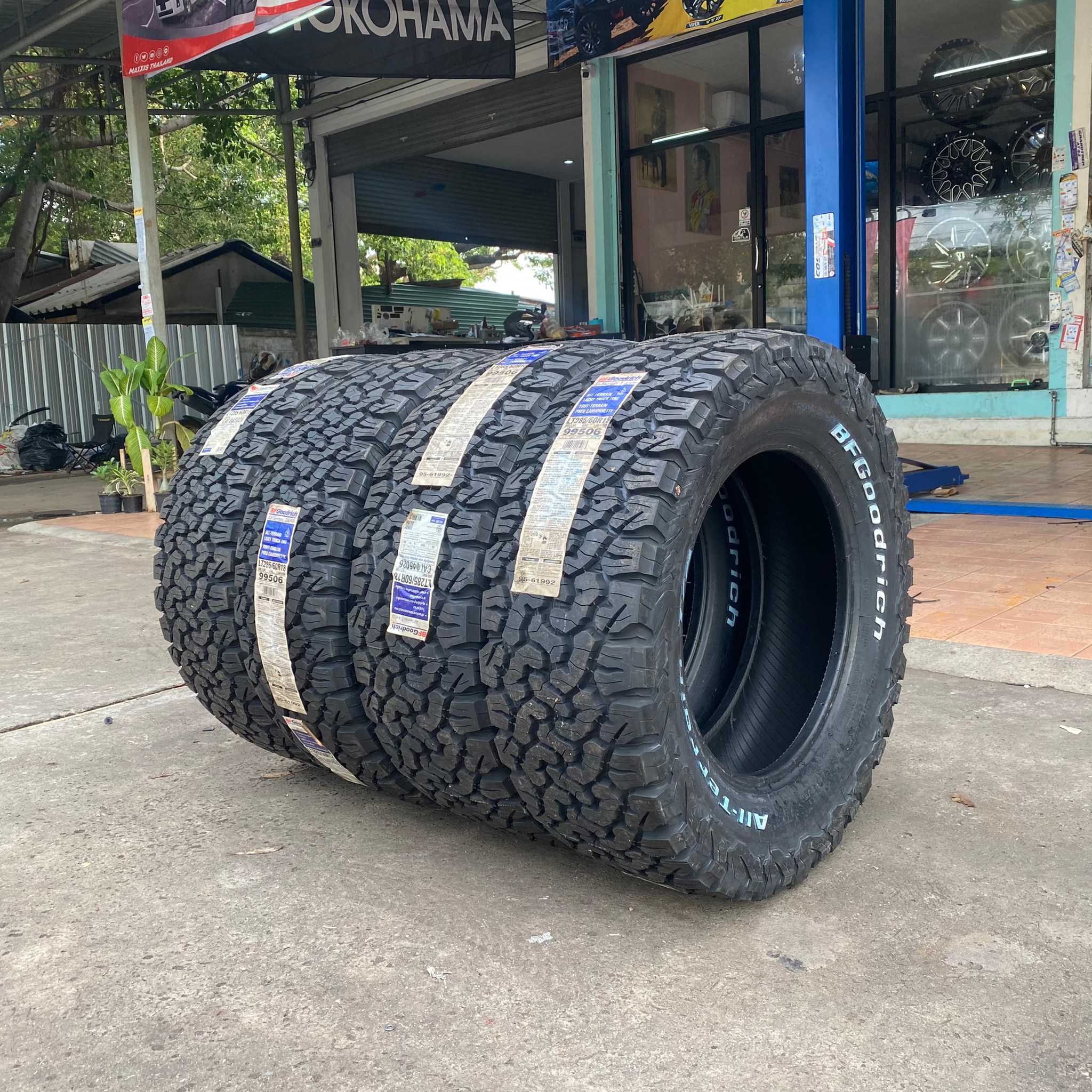 BF GOODRICH KO2 285/60-18 เส้น 8900 ปกติ 12000