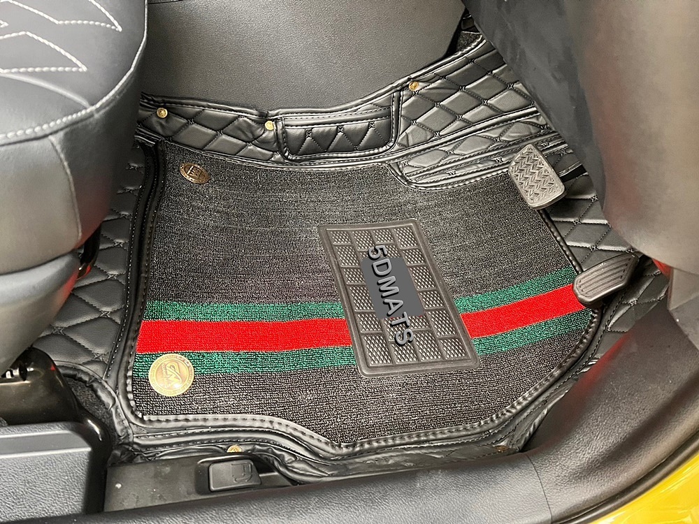 พรมปูพื้นรถยนต์ 7D TOYOTA SIENTA พรม7D เสริมใยดักฝุ่น เข้ารูป เต็มคัน