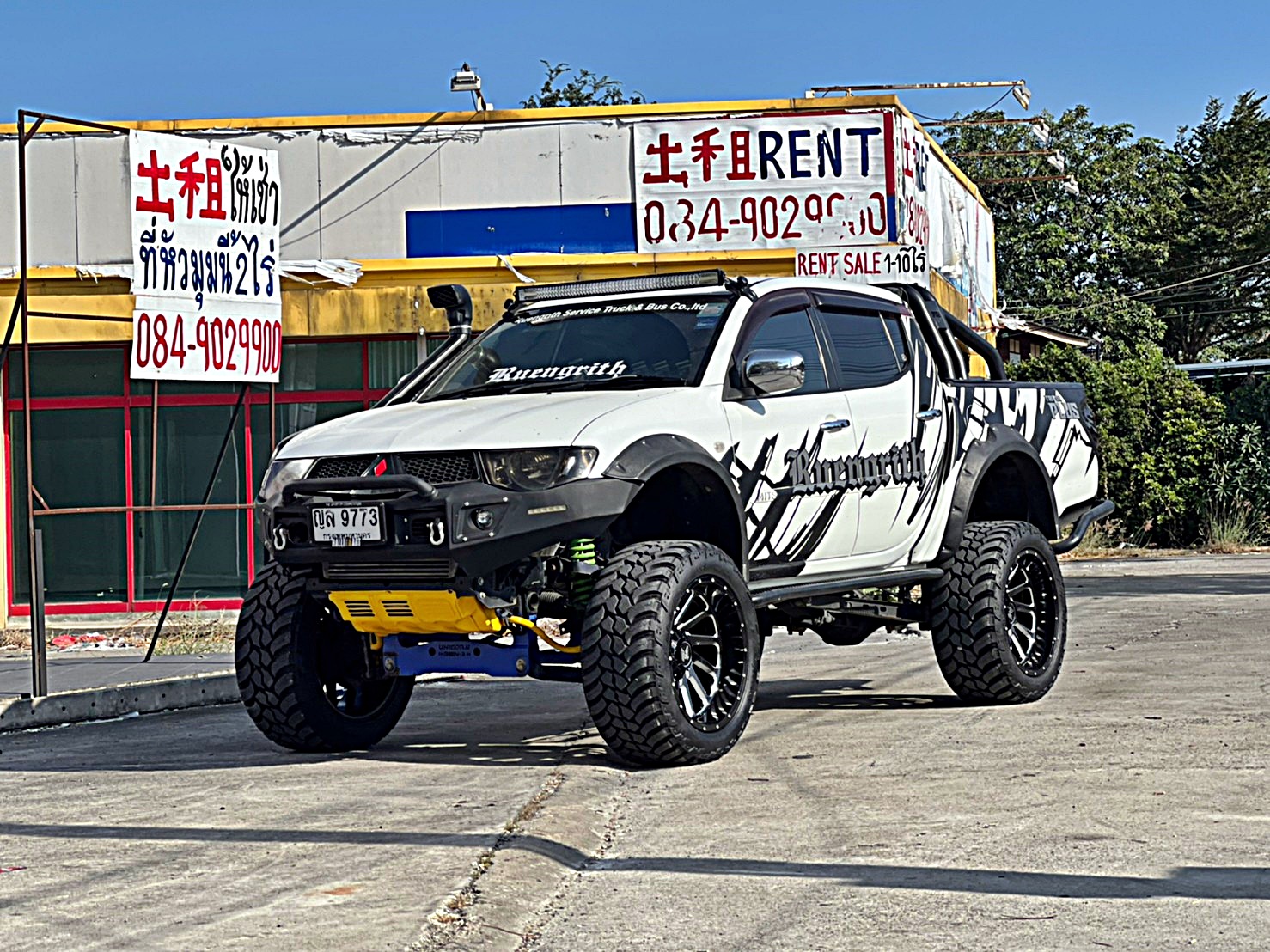 TRITON ทรงเมกา ที่ STEP9