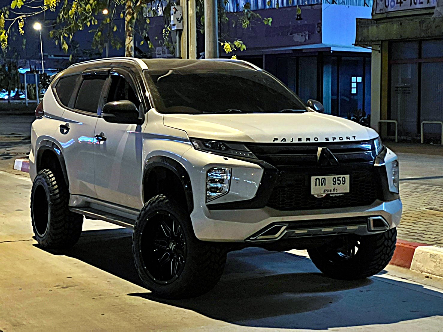 PAJERO SPORT ทรงเมกา ที่ STEP9