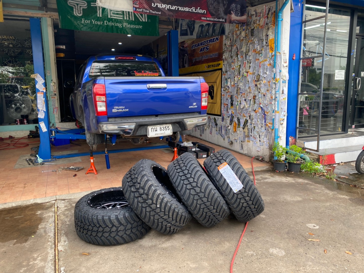 D-MAX มาจากสุพรรณบุรี จัดทรงเมกาที่ STEP9