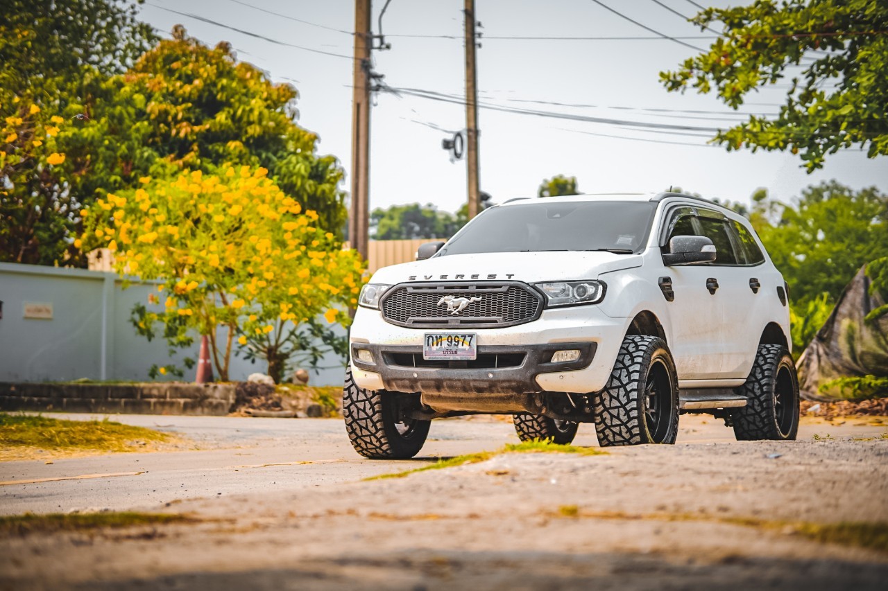 FORD EVEREST จองคิวม แต่งทรงเมกา มาจากบุรีรัมย์ งบแสนต้นๆๆ