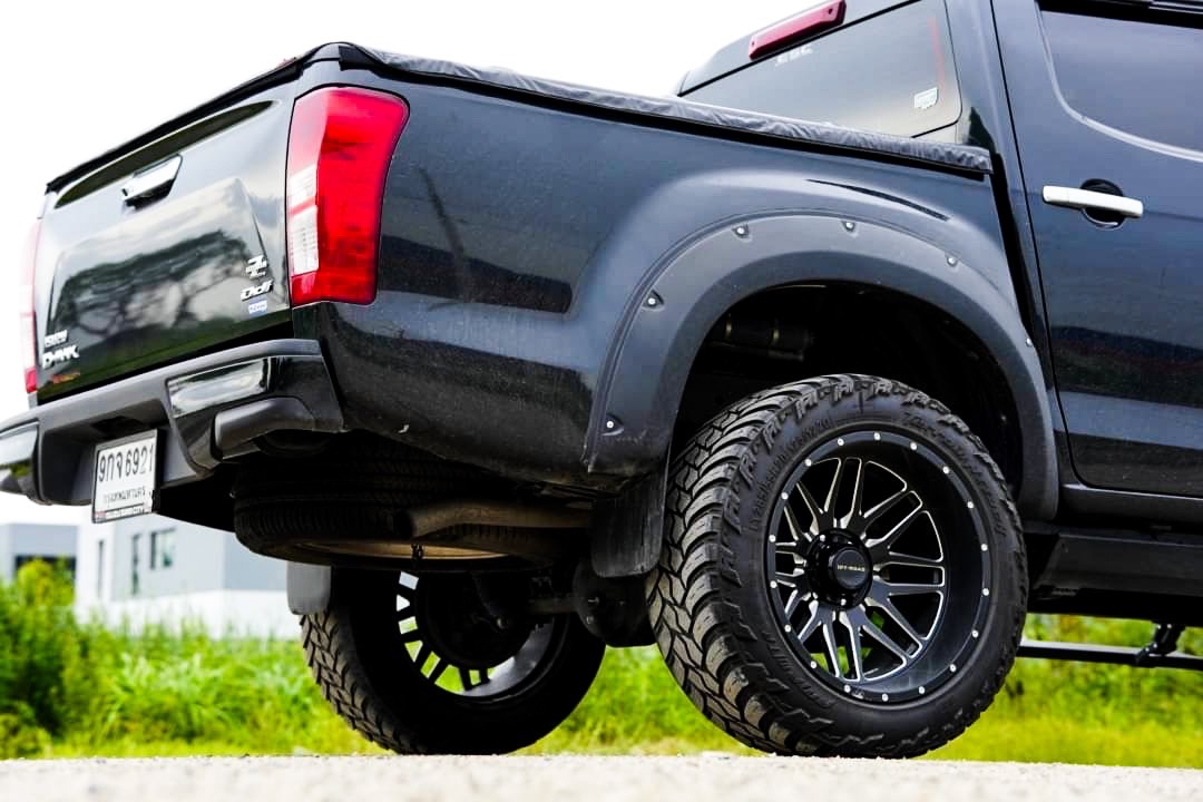 D-MAX ทรงเมกา อย่างหล่อ ที่ STEP9