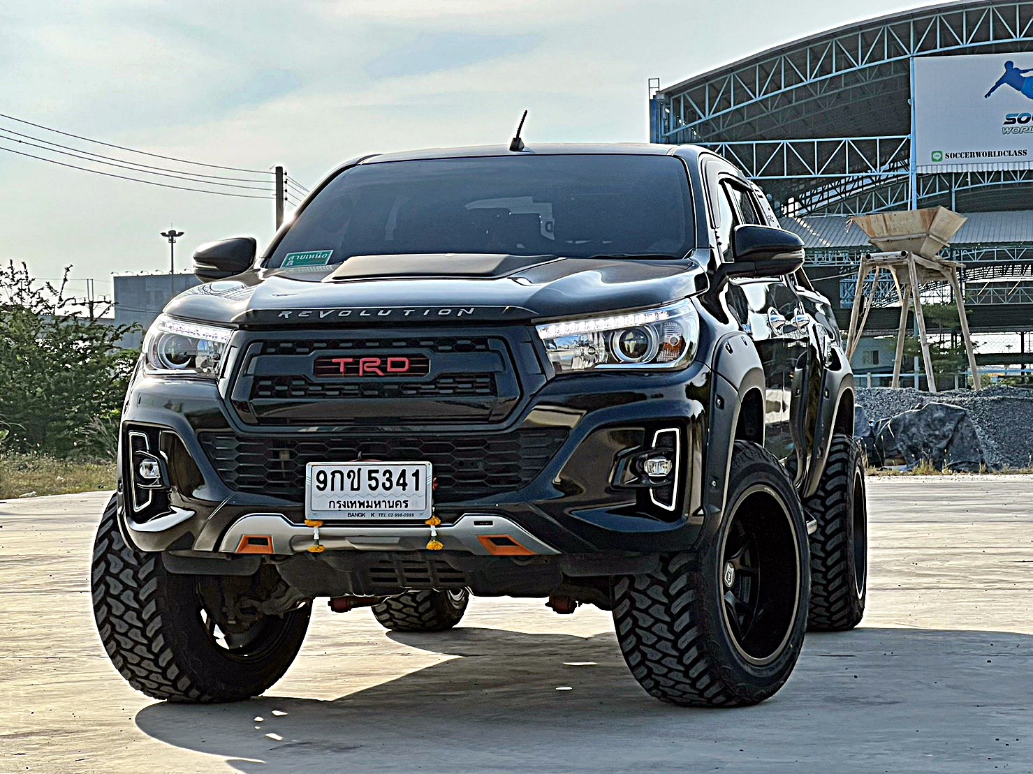 TOYOTA REVO แต่งทรงเมกาที่ STEP9