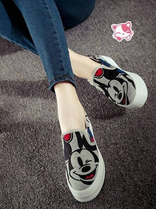 รองเท้าผ้าใบแฟชั่นแพลตฟอร์ม