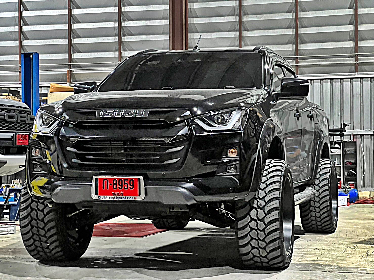 D-MAX ทรงเมกา จัดล้อแท้ HOSTILE ที่ STEP9